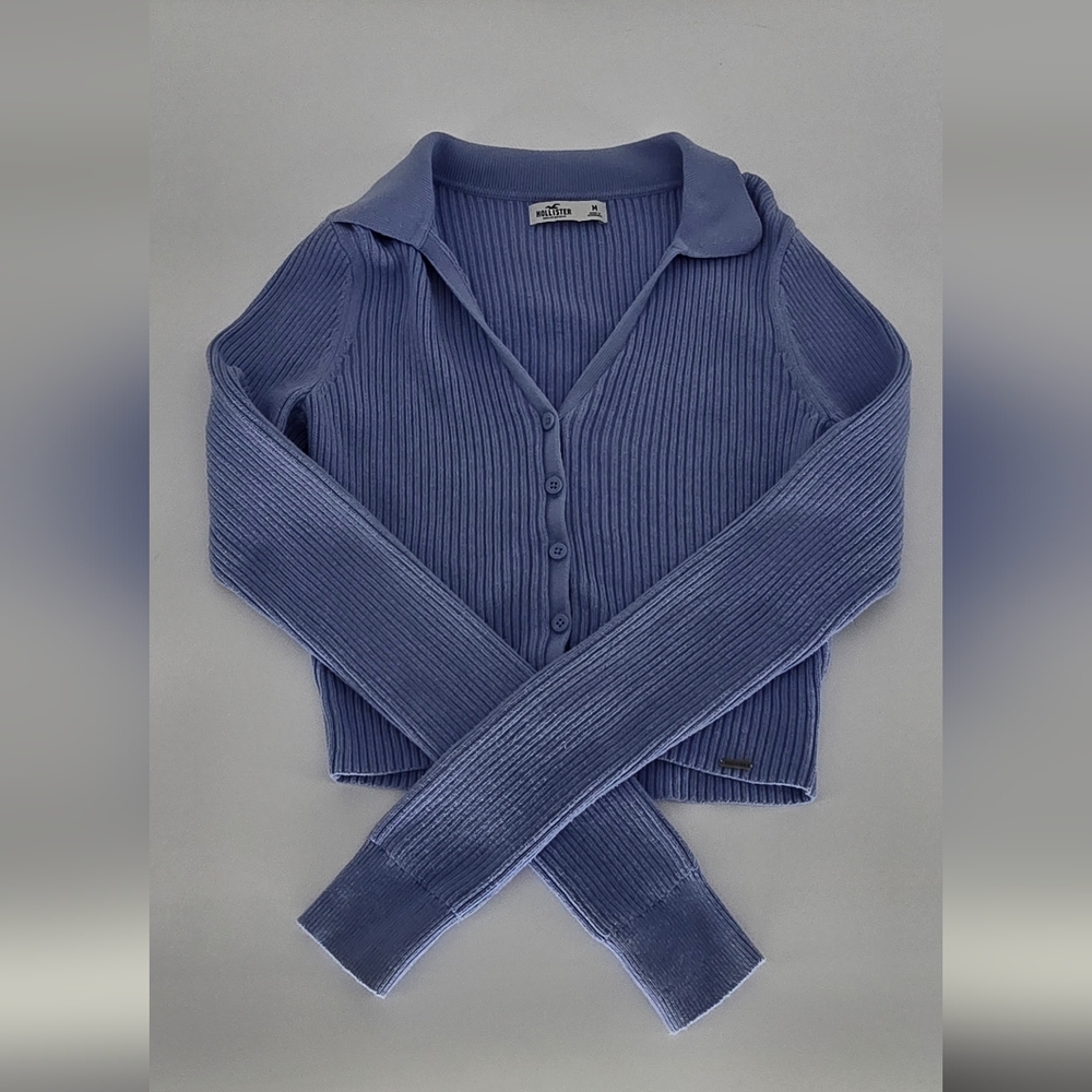 Hollister Blue Ribbed Button FronHollister Women's V-Neck Ribbed Sweater in Blue